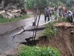 Longsor di Sinjai Tengah, Badan Jalan Poros Sinjai-Malino Nyaris Terputus