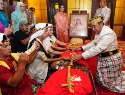 Pj Gubernur Bahtiar Diberi Gelar Daeng Mappuji oleh Dewan Adat Saoraja Bone