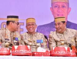 HUT Ke-694 Bone, Pj Gubernur Bahtiar-Kapolda Sulsel Hadiri Prosesi Mattompang Arajang