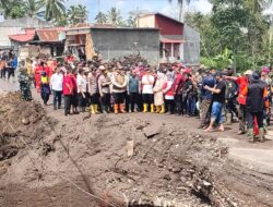 JK Tinjau Lokasi Banjir Bandang di Sumbar, Salurkan 10 Tangki Air