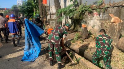 Dipimpin Danramil, Personel Koramil Tamalate Bersihkan Kompleks Terminal