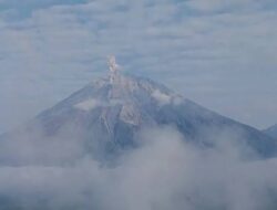 Gunung Semeru Erupsi Lagi, Warga Diminta Menjauh dari Radius 5 Km