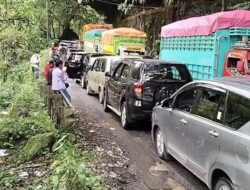 Lagi Longsor di Poros Maros-Bone, Picu Kemacetan Panjang