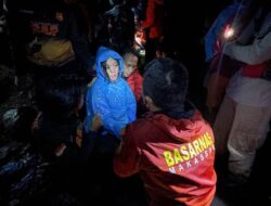 Cedera, Tim SAR Evakuasi Pendaki Wanita di Gunung Bawakaraeng Gowa