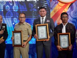 Proaktif Tangani Banjir-Longsor Luwu, Bupati Adnan Terima Penghargaan dari Polda Sulsel