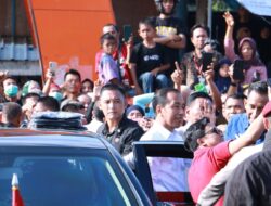 Momen Jokowi Belanja di Pasar Cekkeng Bulukumba, Disambut Histeris Pedagang