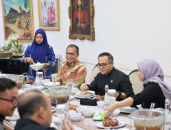 Momen Danny-Adnan Dinner Bareng Menpan Azwar di Rujab Bupati Gowa