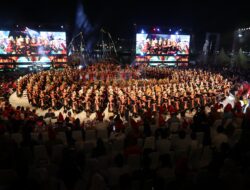 Spektakuler! 400 Siswa Tampilkan Tari Harmoni Nusantara di Pembukaan F8 2024