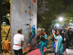 Warga Antusias Jajal Fasilitas Panjat Tebing yang Disiapkan BPBD di F8 Makassar