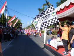 Wabup Gowa Lepas Peserta Gerak Jalan Pelajar Sambut HUT ke-79 RI