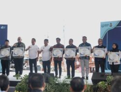 Danny Pomanto Raih Penghargaan Tokoh Peduli Masyarakat Pesisir dari KKP RI