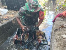Jelang HUT TNI Ke-79, Koramil 1409-01/Somba Opu Bersihkan 4 Kubik  Sampah dari Drainase Pasar Minasa Maupa