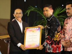 Pjs Wali Kota Makassar Terima Penghargaan “Getol Bertamasya”
