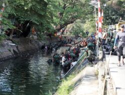 TNI, Kepolisian, Pemkot Makassar dan Masyarakat Kompak Bersihkan Kanal