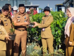 Tata Lorong Wisata, Camat Sangkarrang Terima Penyaluran Bibit Tanaman dari Pemkot Makassar