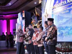 Pjs Wali Kota Makassar Terima Penghargaan Upakarya Wanua Nugrah dari Kemendagri