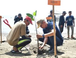 Festival Tongke-tongke, Pj Bupati Tanam Bakau di Obyek Wisata Pantai Hubat