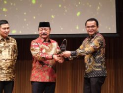 Kadis PUPR Gowa Dampingi Wakil Bupati Terima Penghargaan GATRA