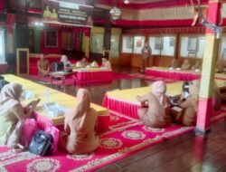 Disparbud Gowa Kaji dan Edukasikan Aksara Lontara ke Para Guru di Museum Balla Lompoa
