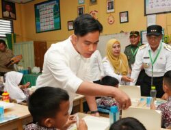 Wapres Gibran Tinjau Simulasi Makan Bergizi Gratis di Maros