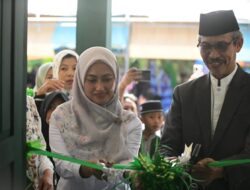 Bupati IDP Hadiri Maulid Akbar di Desa Tandung, Warga Antusias