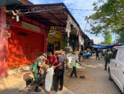 Kesekian Kalinya, Personil Koramil 1408-09/Tml Bersinergi Lakukan Pembersihan Pasar 
