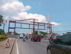 Penampakan Gapura Patung Badik di Perbatasan Makassar-Gowa Sedang Dibangun Ulang