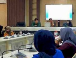 Kasubag Perlengkapan DPRD Makassar Edukasi Mahasiswa Tentang Perwali Nomor 50