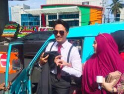 Dilantik jadi Legislator DPRD Makassar, dr. Udin Malik Pilih Naik Pete-pete ke Lokasi Pelantikan