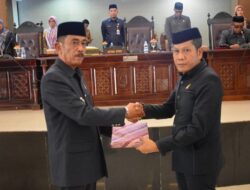 Pemkab dan DPRD Sinjai Serah Terima Ranperda APBD 2025 untuk Dibahas Bersama