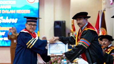 Sekprov Sulsel Jufri Rahman Raih Gelar Doktor dengan Predikat Cum Laude di IPDN