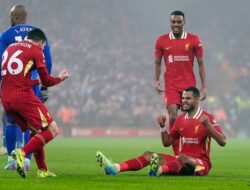 Liverpool Sikat Leicester City 3-1