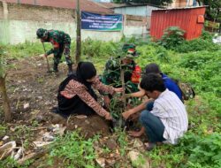 Lestarikan dan Hijaukan Lingkungan Personel Koramil 1408-09/Tamalate Karbak Tanam Pohon