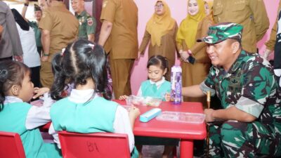 MBG Diujicobakan, Kodim 1409/Gowa Awasi Penyaluran ke Sekolah, Dandim: Kita Pastikan Tersalurkan Sesuai Data 
