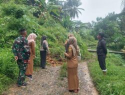 Longsor di Songing Sinjai Tutup Jalan Desa, Jaringan Listrik Terputus