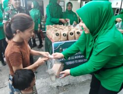 Dipimpin Kacab, Persit Ranting Panakkukang Turun ke Jalan Bagikan Ratusan Takjil