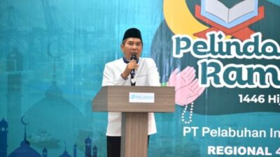 Dirut Pelindo Kunjungi Pelabuhan Semayang, Pastikan Kelancaran Operasional dan Serahkan Bantuan Sosial