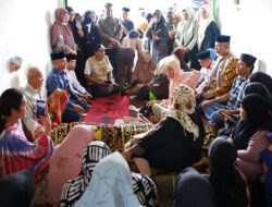 Bupati Bone Serahkan Bantuan dan Melayat Korban Kebakaran di Tanabatue