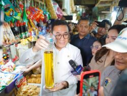 Mendag Tinjau Harga dan Stok Bapok di Pasar Ciracas, Pastikan Minyakita Sesuai Takaran