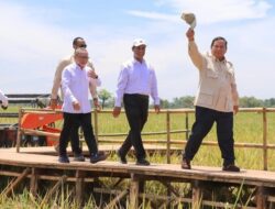 Apresiasi Gerak Cepat Mentan Amran, Prabowo: Tiap Saya Cari, Beliau Selalu Ada di Sawah