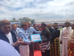 Serahkan Bantuan Alsintan, Bupati Lutra Ajak Petani Wujudkan Swasembada Pangan