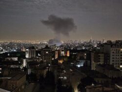 Iran Bombardir Israel, Tembakkan Ratusan Rudal ke Tel Aviv