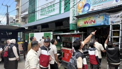 Bapenda Makassar Bongkar Reklame Tak Berizin, Sasar 16 Titik