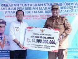 Gubernur Serahkan Bantuan Keuangan untuk Pemkab Maros, Fokus Pembangunan Jembatan dan Lapangan Bola Gollae