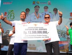 Gubernur Serahkan Bantuan Keuangan untuk Revitalisasi Stadion Turatea dan Infrastruktur Jeneponto