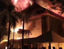 Demo Ricuh, Gedung DPRD Makassar dan DPRD Sulsel Ludes Terbakar