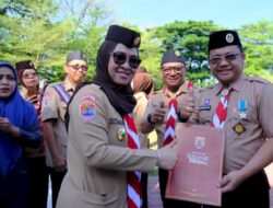 Diserahkan Bupati, Wabup Gowa Terima Lencana Pancawarsa II pada HUT ke-64 Gerakan Pramuka
