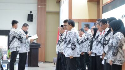 Hadiri Pengukuhan Pengurus PGRI, Wali Kota Makassar Singgung Gaji Guru