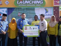 Pedagang Bunga di TPU Dadi Terima Bantuan Gerobak