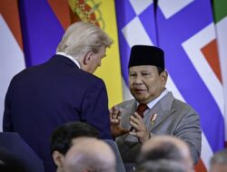 Momen Jabat Tangan dan Pujian Presiden Trump kepada Presiden Prabowo